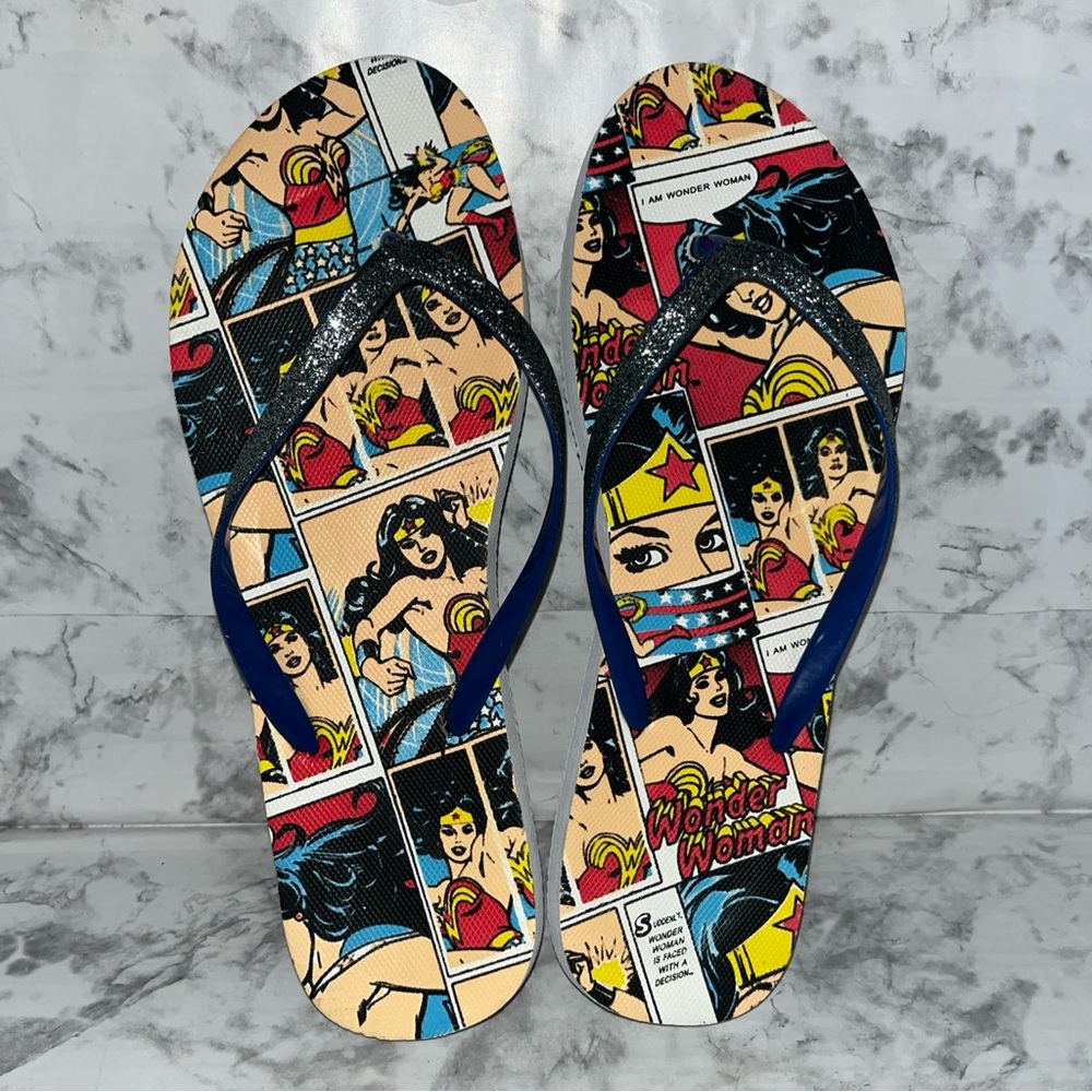 womens Wonder Woman Comic flip flops sandals shoes size Large 12-14